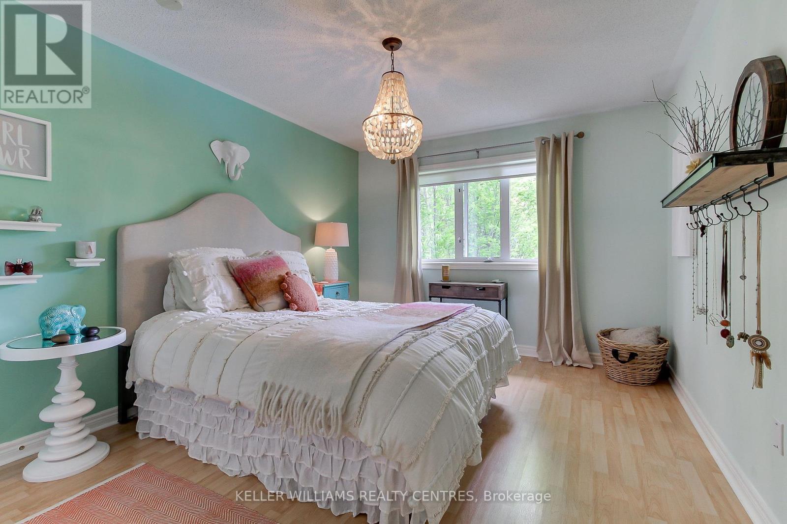 Photo 38 of 991 Ivsbridge Boulevard, Newmarket ON