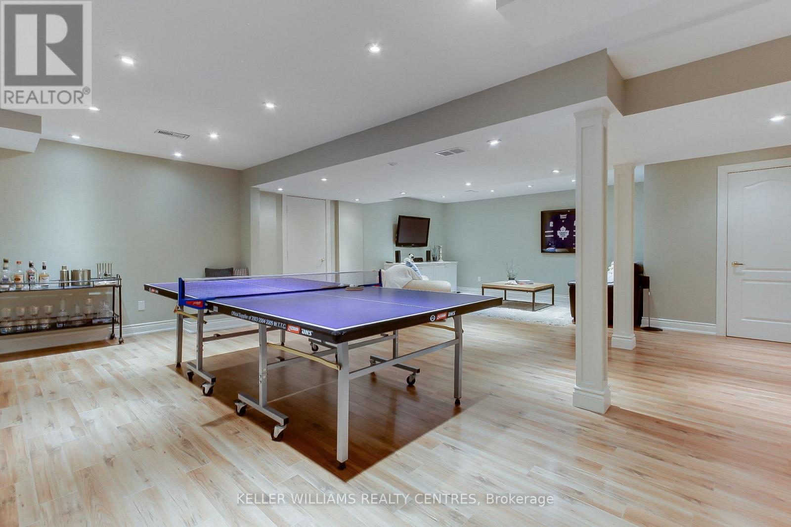 Photo 4 of 991 Ivsbridge Boulevard, Newmarket ON