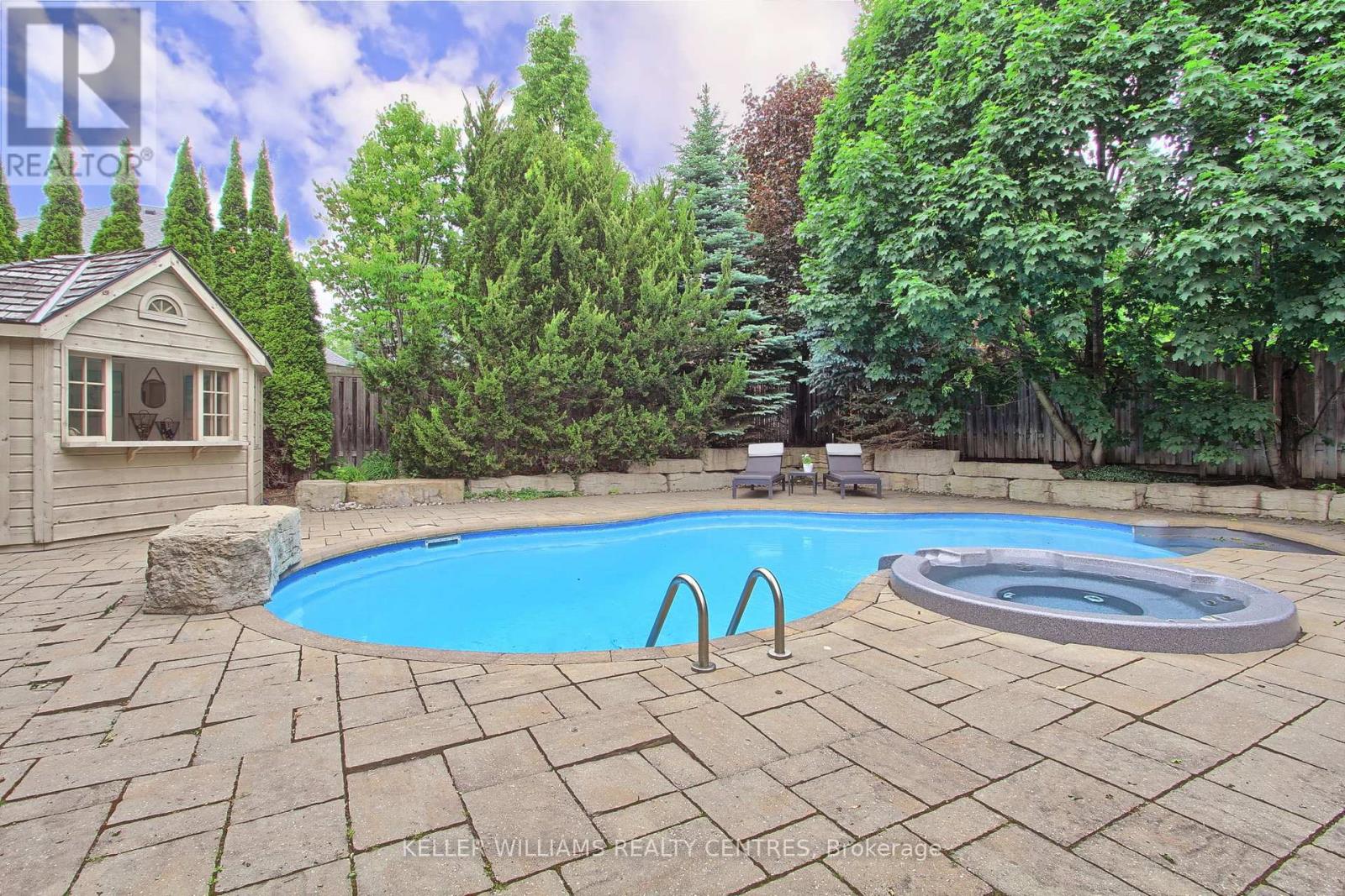 Photo 11 of 991 Ivsbridge Boulevard, Newmarket ON