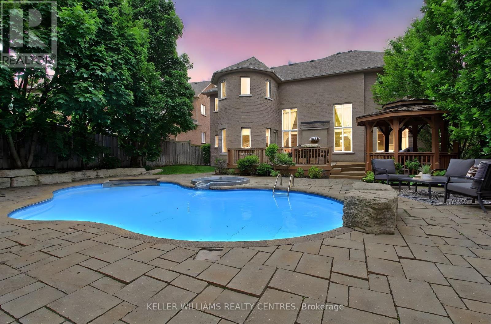 Photo 22 of 991 Ivsbridge Boulevard, Newmarket ON