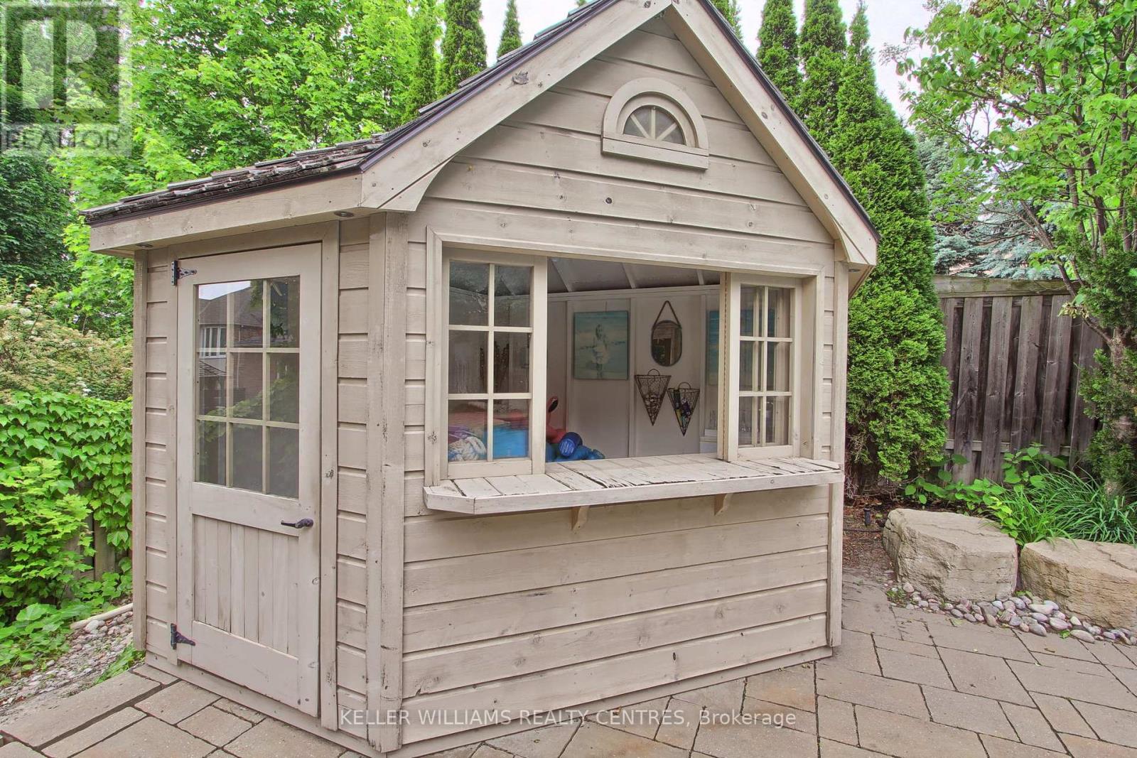Photo 33 of 991 Ivsbridge Boulevard, Newmarket ON