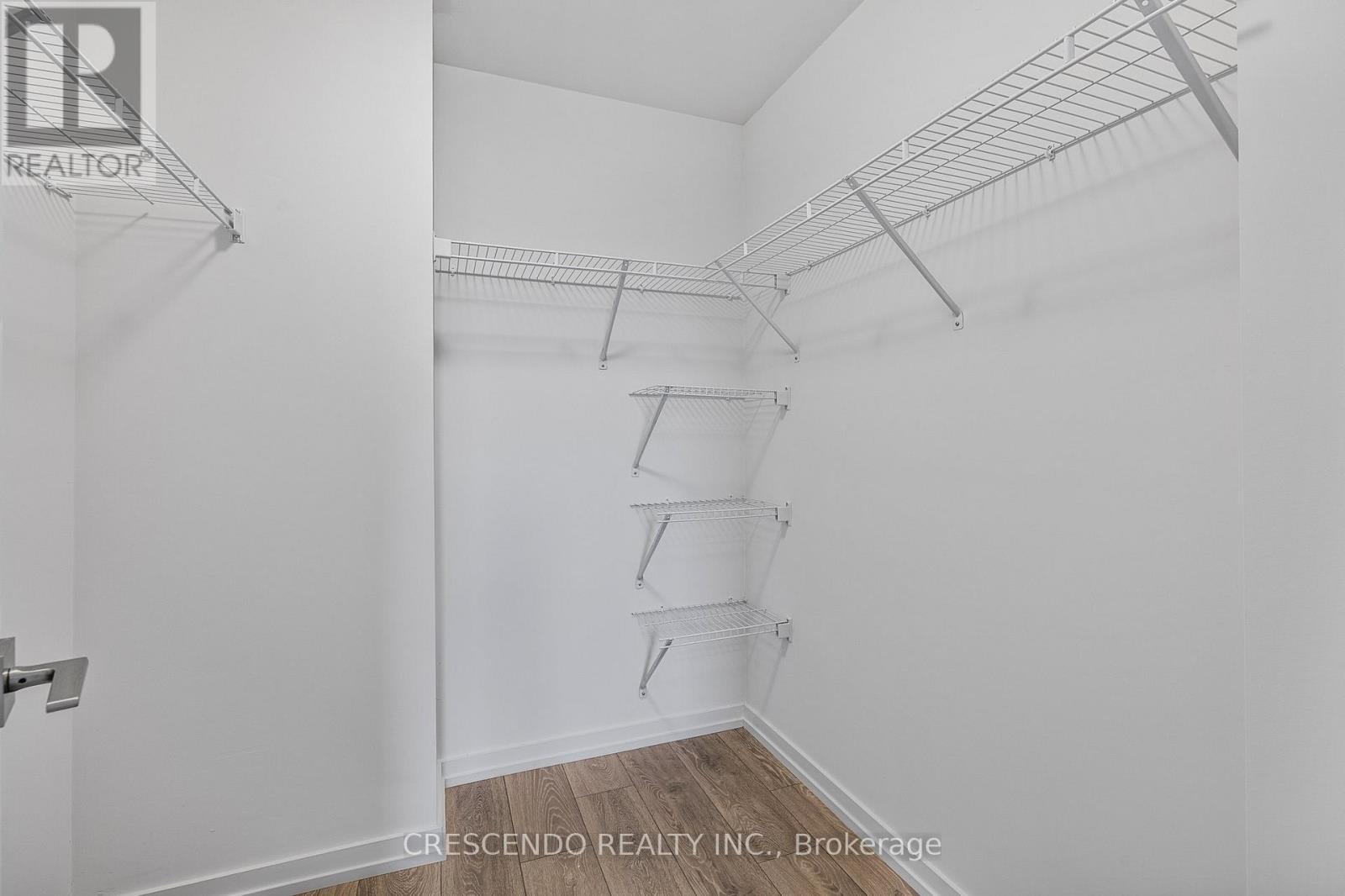 Photo 20 of 21 22 Lytham Green Circle, Newmarket ON