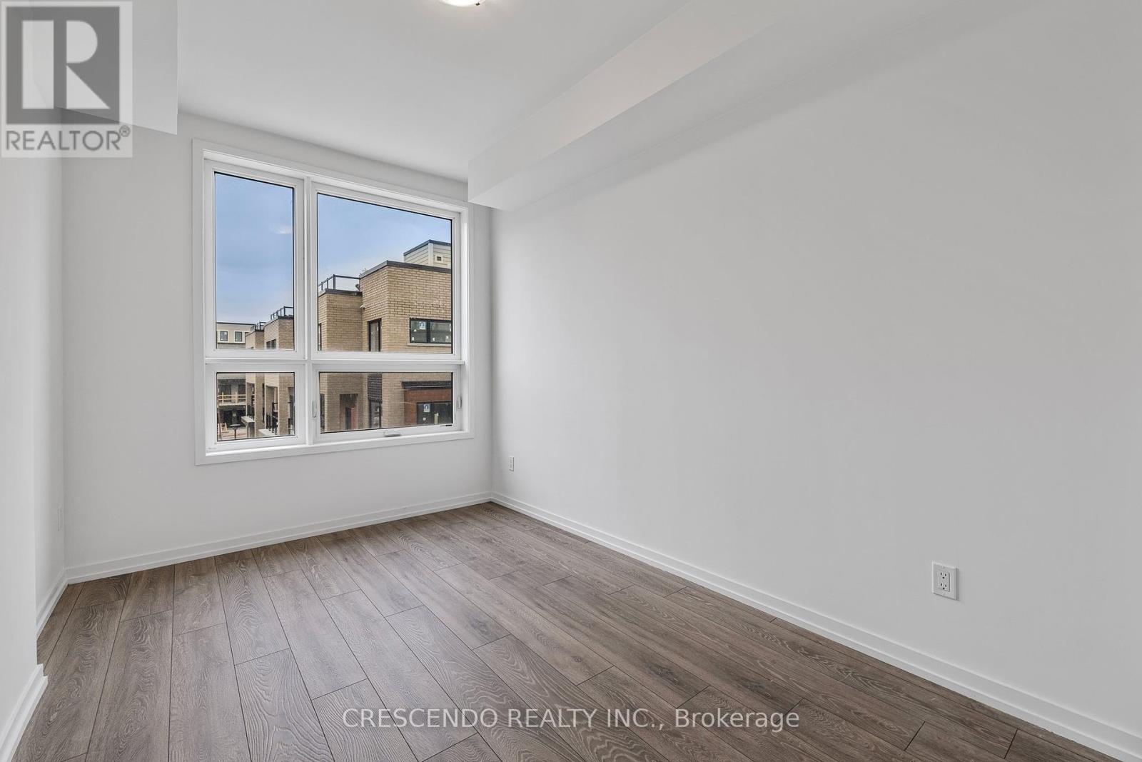Photo 21 of 21 22 Lytham Green Circle, Newmarket ON