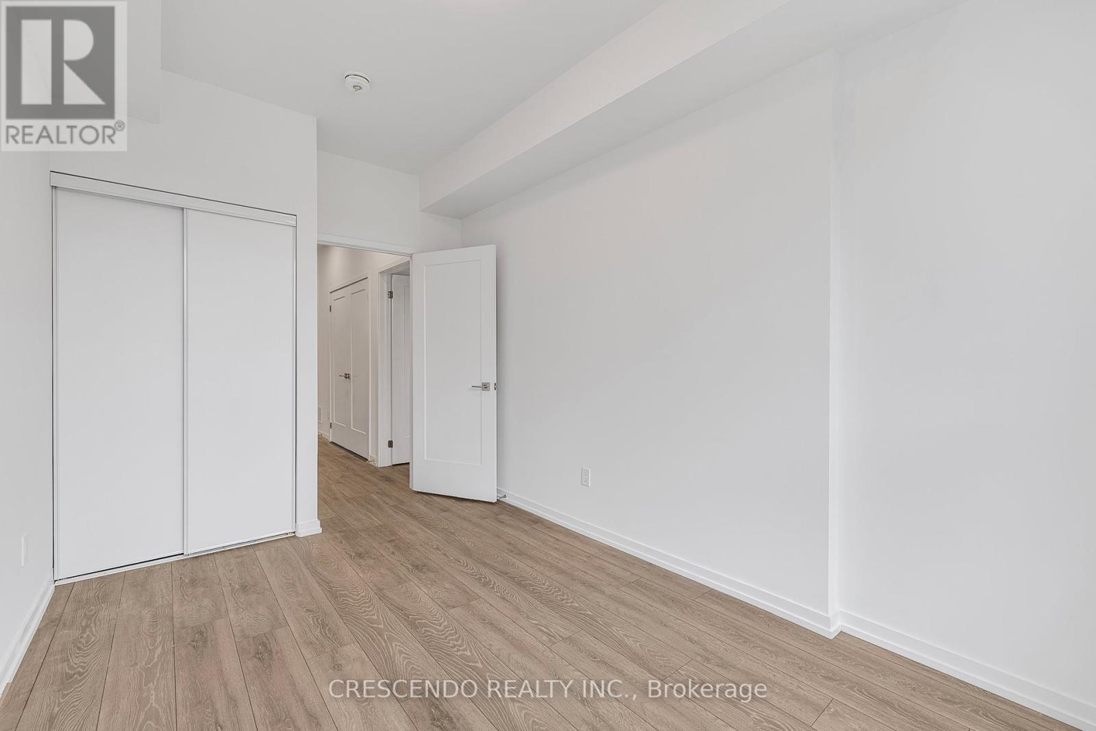 Photo 22 of 21 22 Lytham Green Circle, Newmarket ON