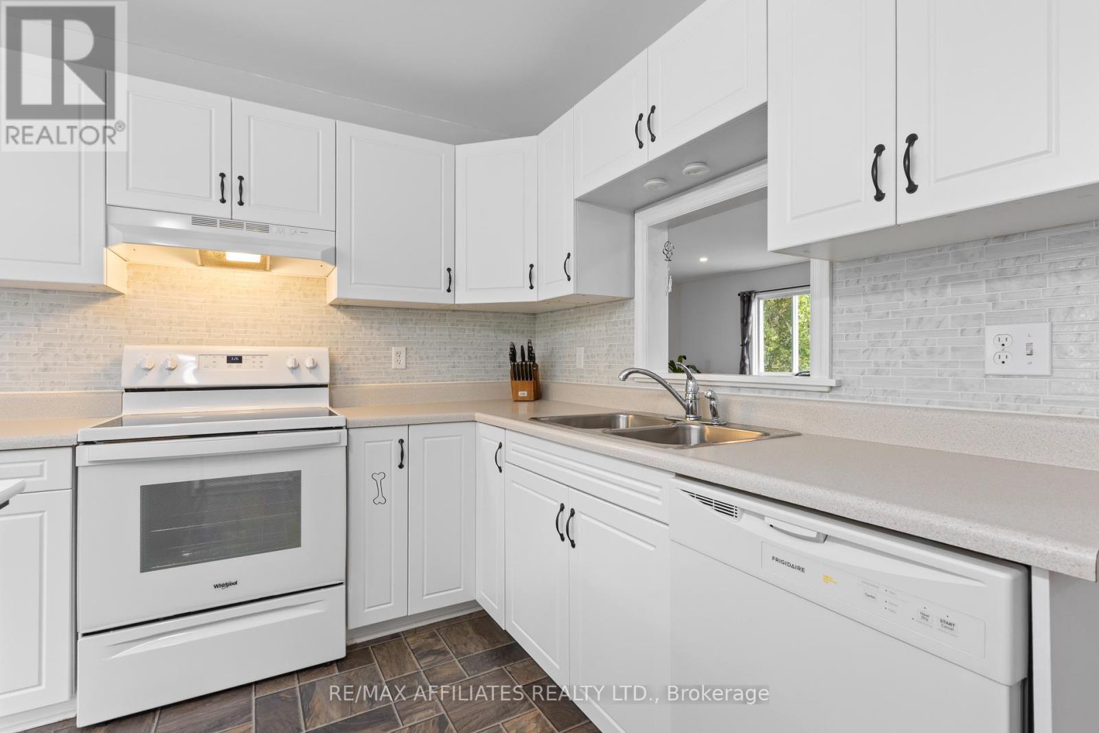 Photo 7 of 259 Golf Club Road, Rideau Lakes ON