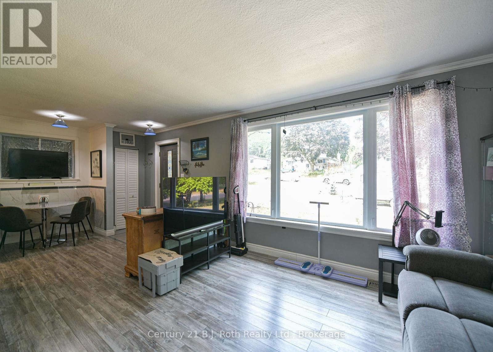 Photo 24 of 29 Quinn Avenue, Orillia ON