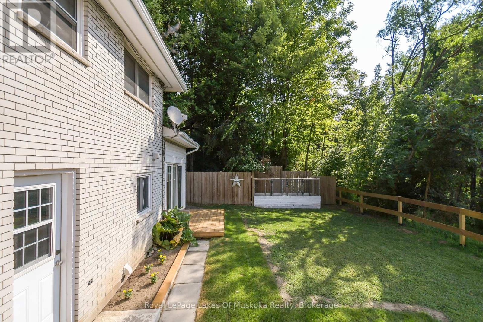 Photo 31 of 30 Taylor Road, Bracebridge ON