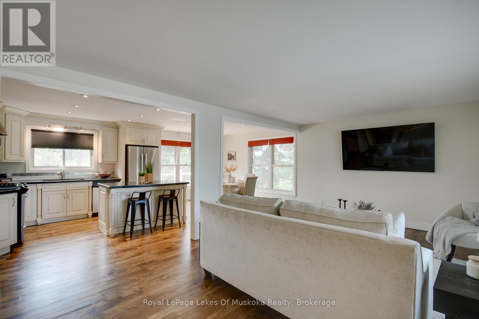 Photo 5 of 30 Taylor Road, Bracebridge ON