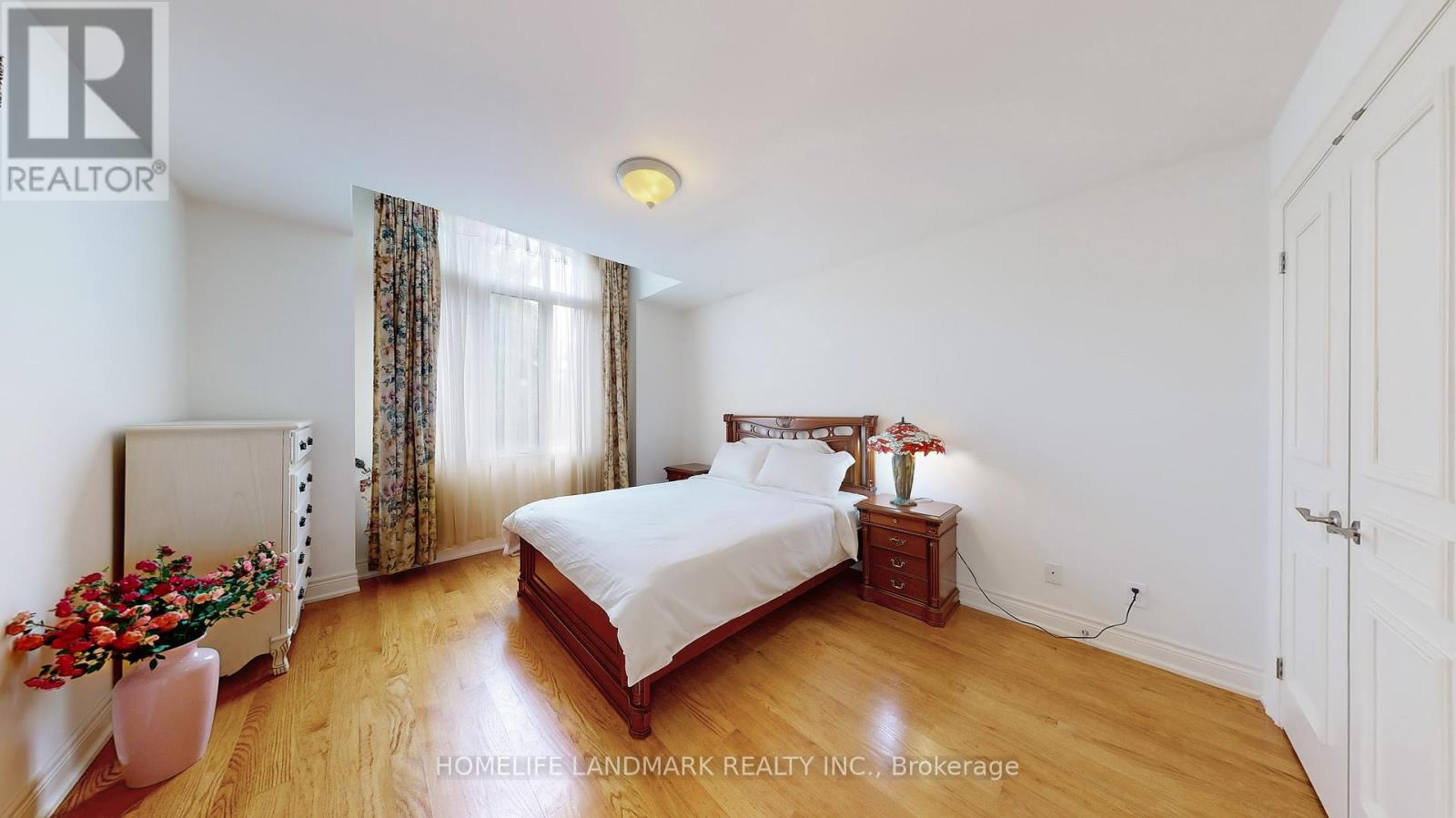 Photo 28 of 122 Norton Avenue, Toronto ON