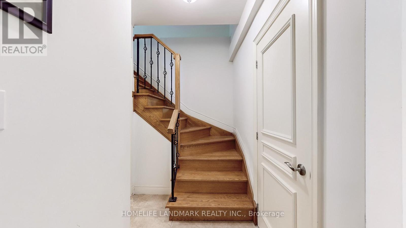 Photo 31 of 122 Norton Avenue, Toronto ON