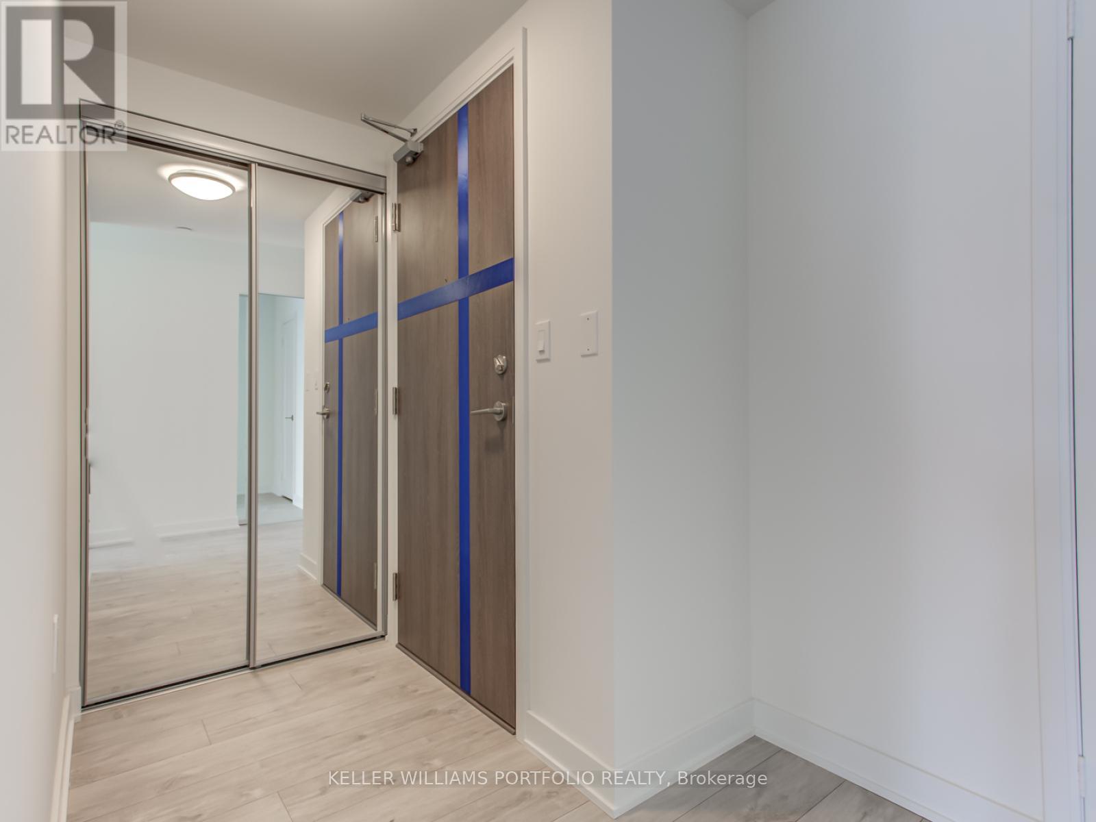 Photo 3 of 503 576 Front Street W, Toronto ON