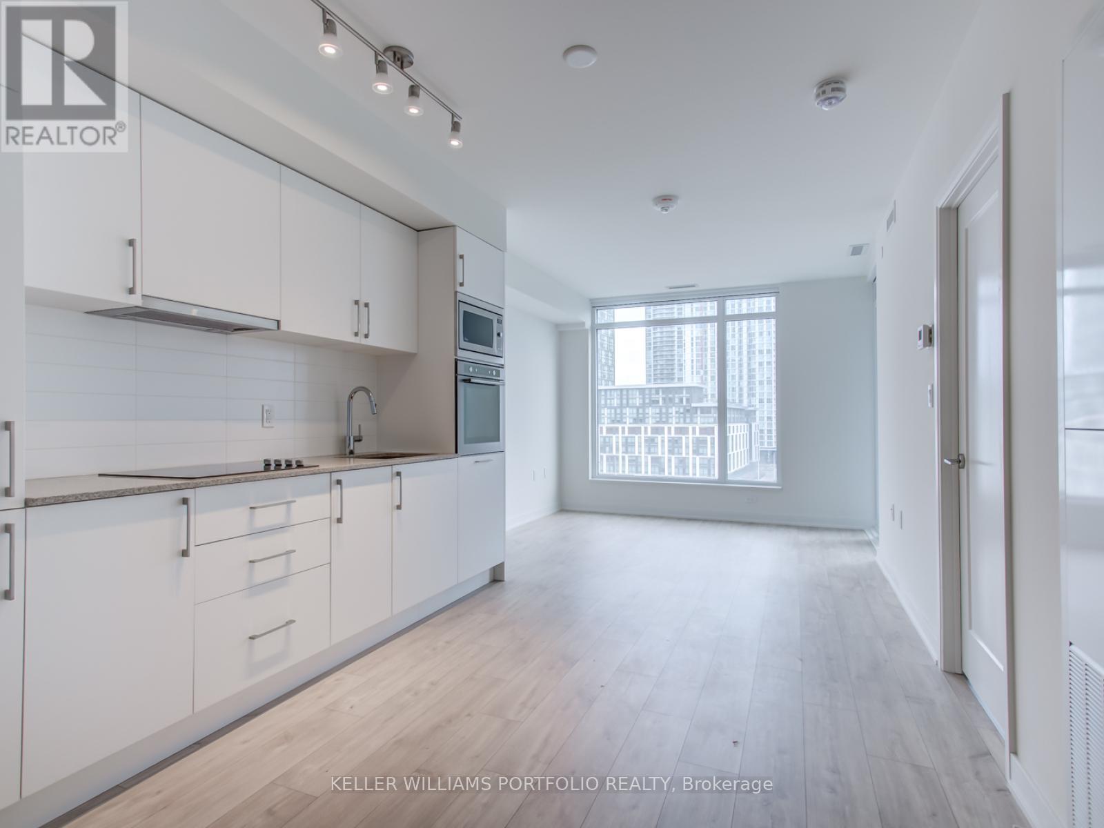 Photo 16 of 503 576 Front Street W, Toronto ON