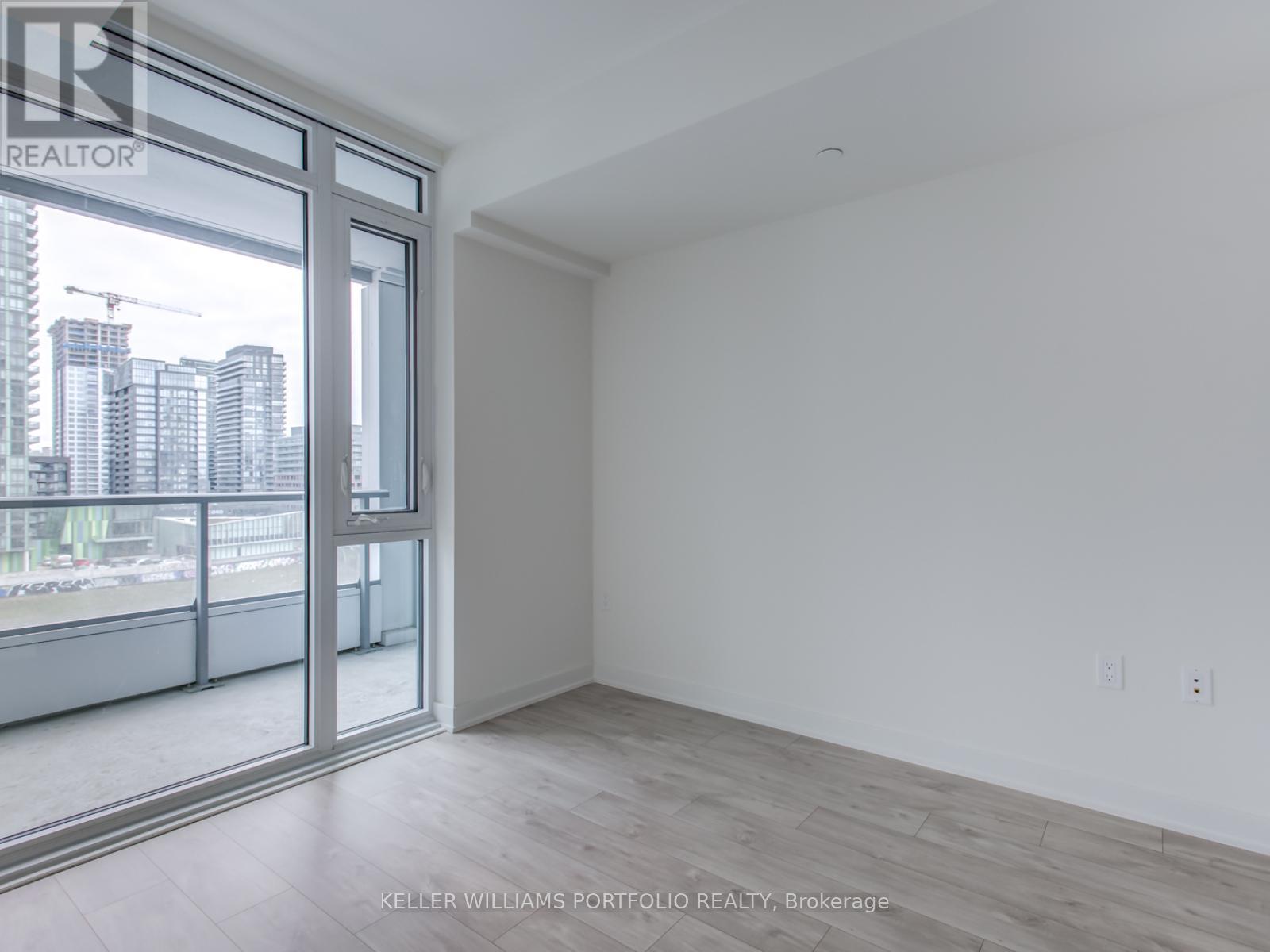 Photo 10 of 503 576 Front Street W, Toronto ON