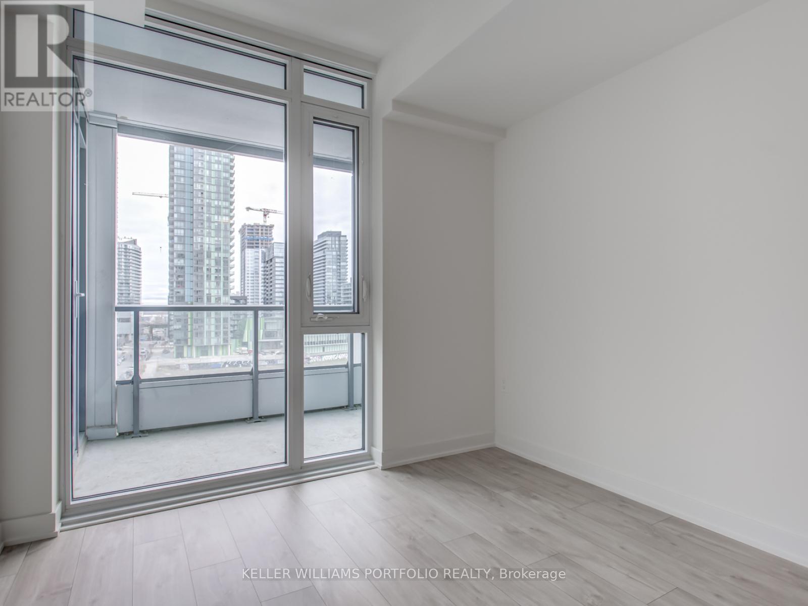Photo 15 of 503 576 Front Street W, Toronto ON