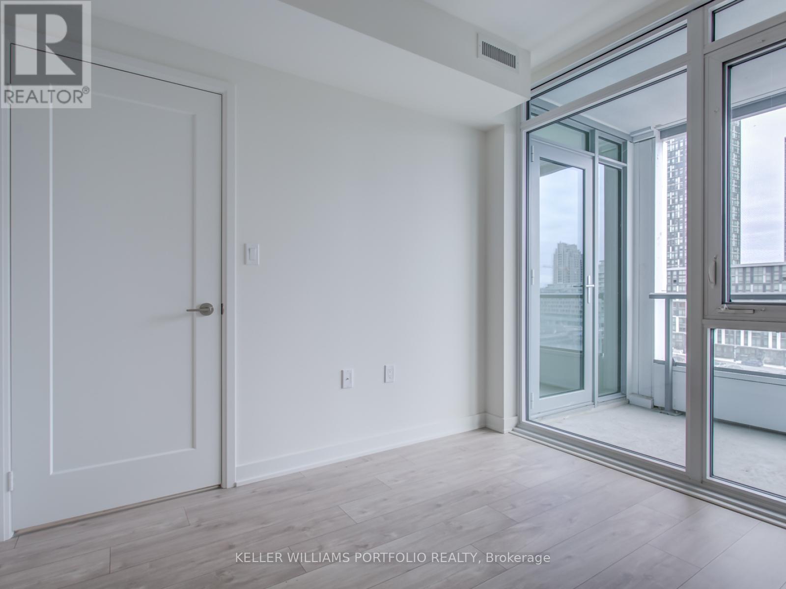 Photo 6 of 503 576 Front Street W, Toronto ON
