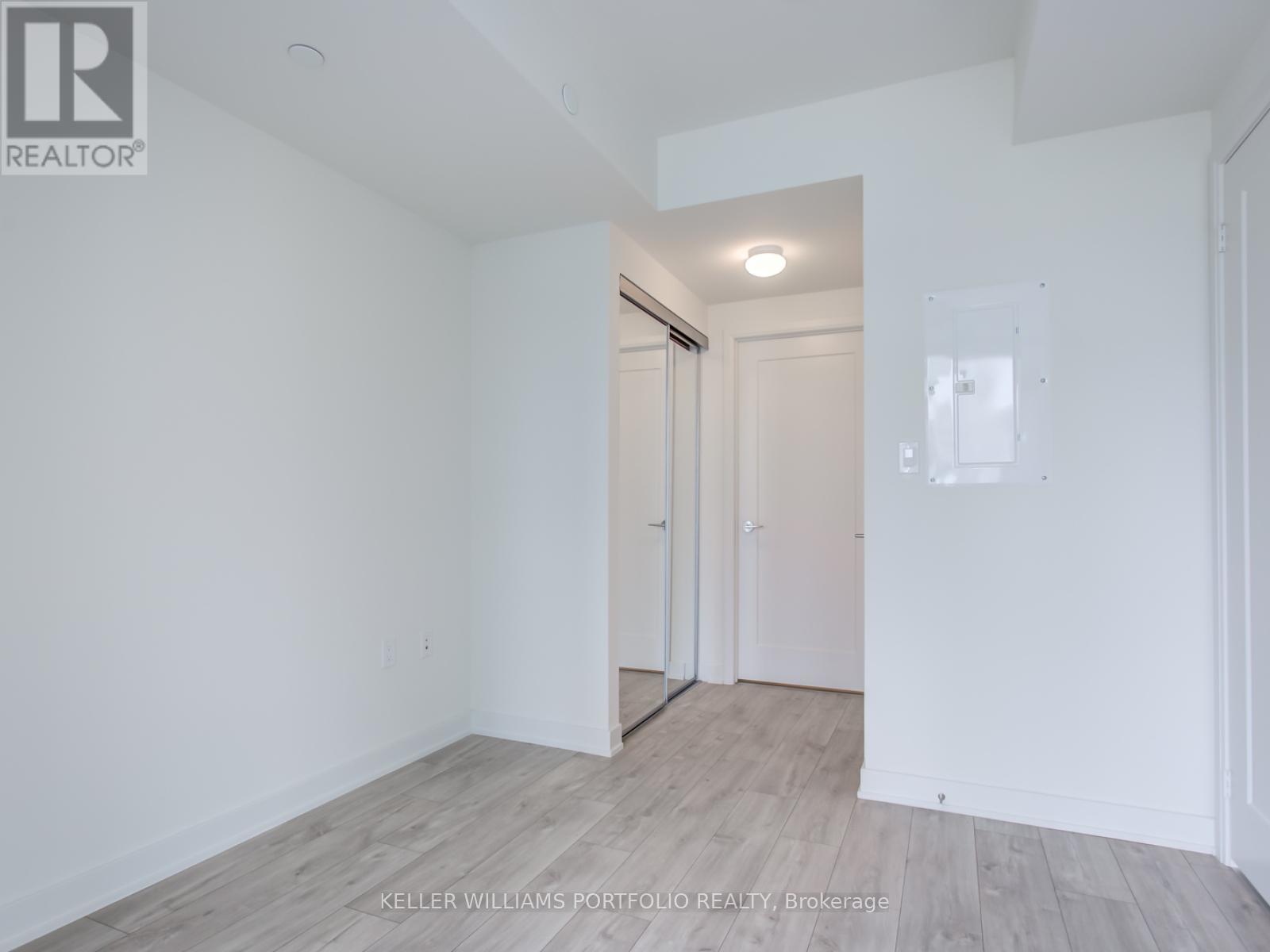 Photo 4 of 503 576 Front Street W, Toronto ON
