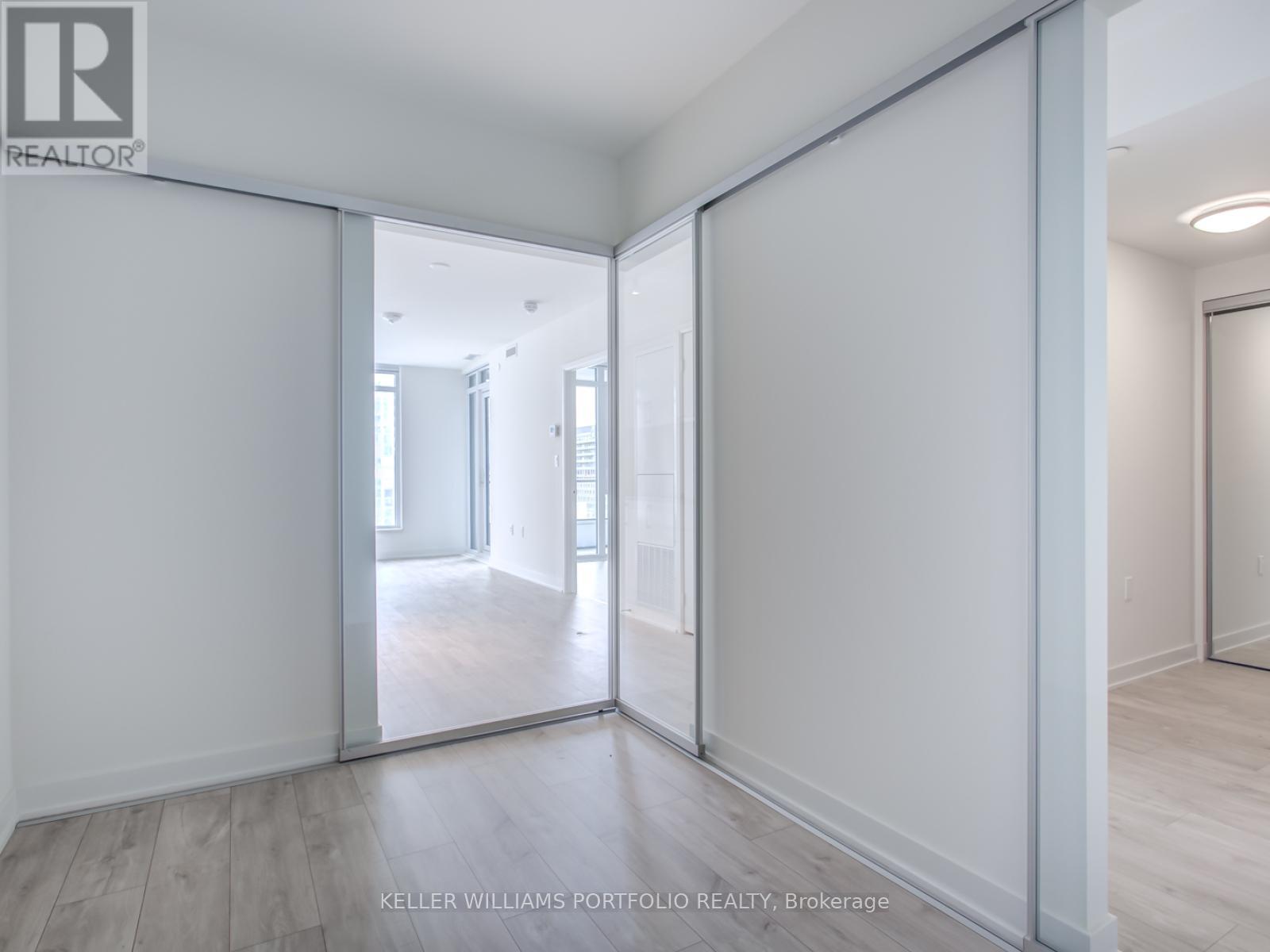 Photo 9 of 503 576 Front Street W, Toronto ON