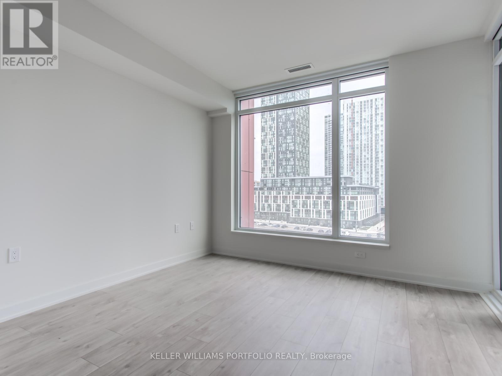 Photo 23 of 503 576 Front Street W, Toronto ON