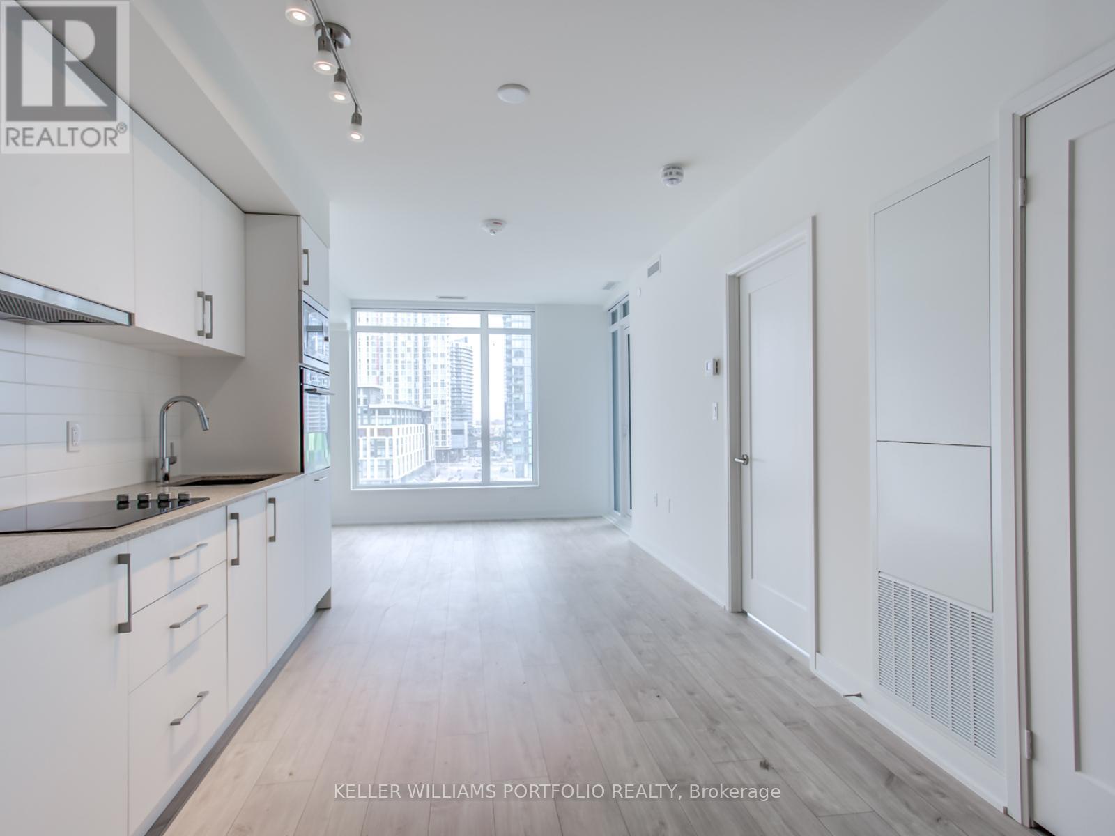 Photo 7 of 503 576 Front Street W, Toronto ON