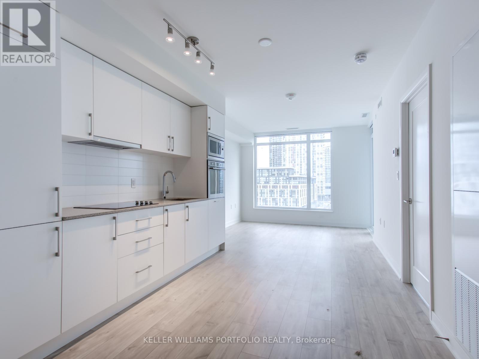 Photo 11 of 503 576 Front Street W, Toronto ON