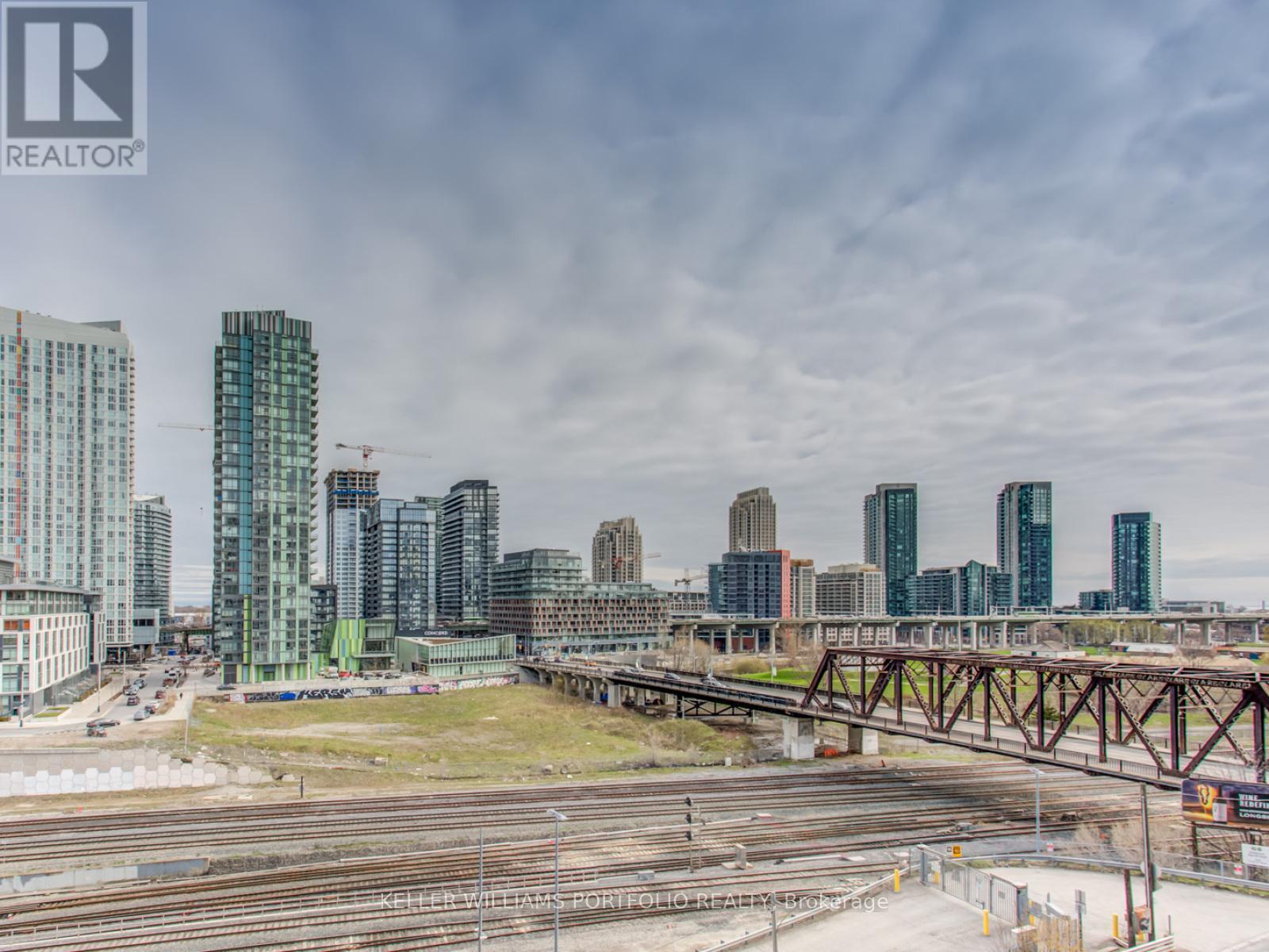 Photo 5 of 503 576 Front Street W, Toronto ON