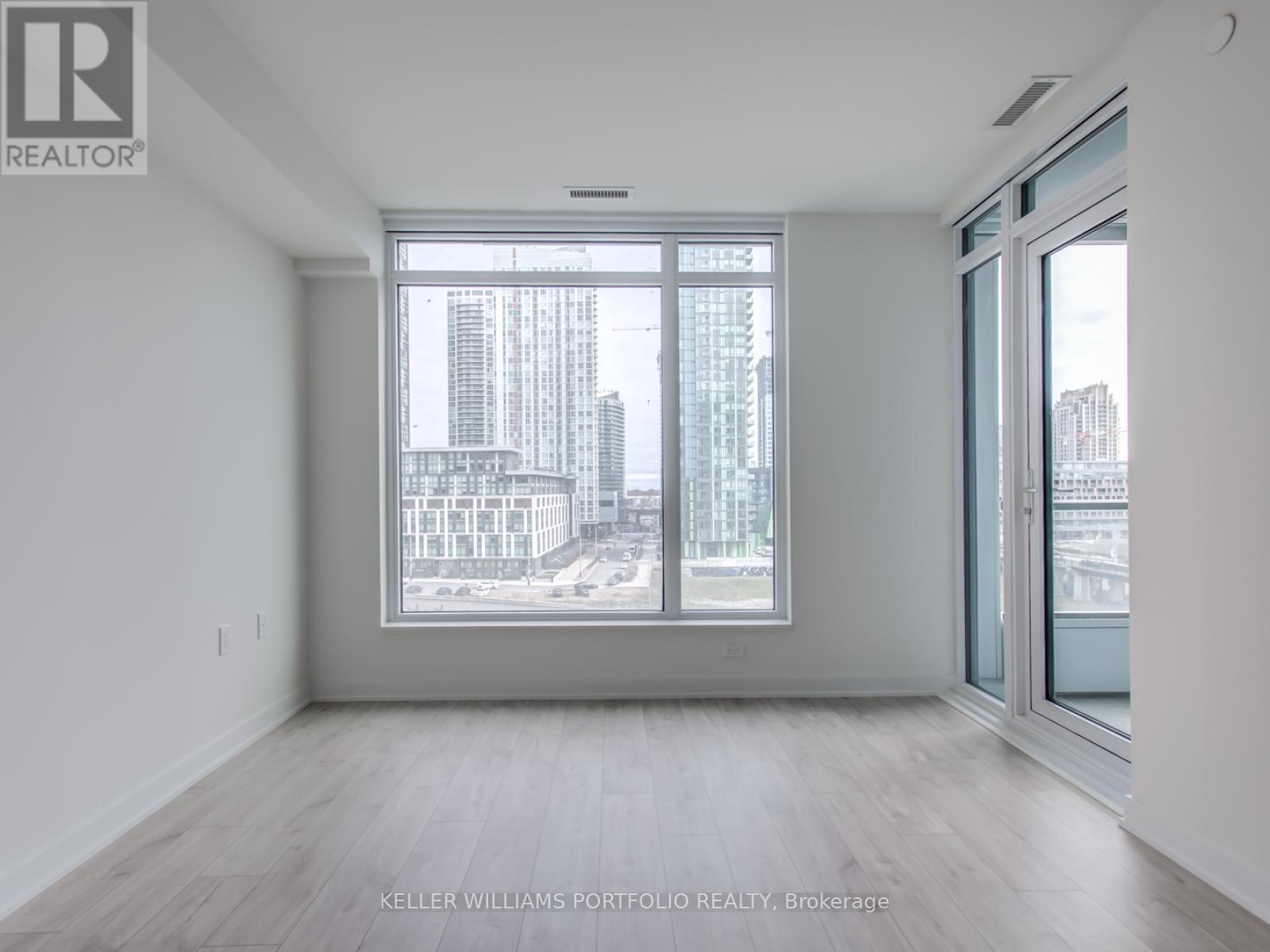 Photo 2 of 503 576 Front Street W, Toronto ON
