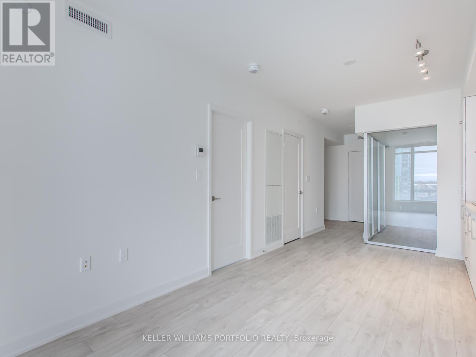 Photo 21 of 503 576 Front Street W, Toronto ON