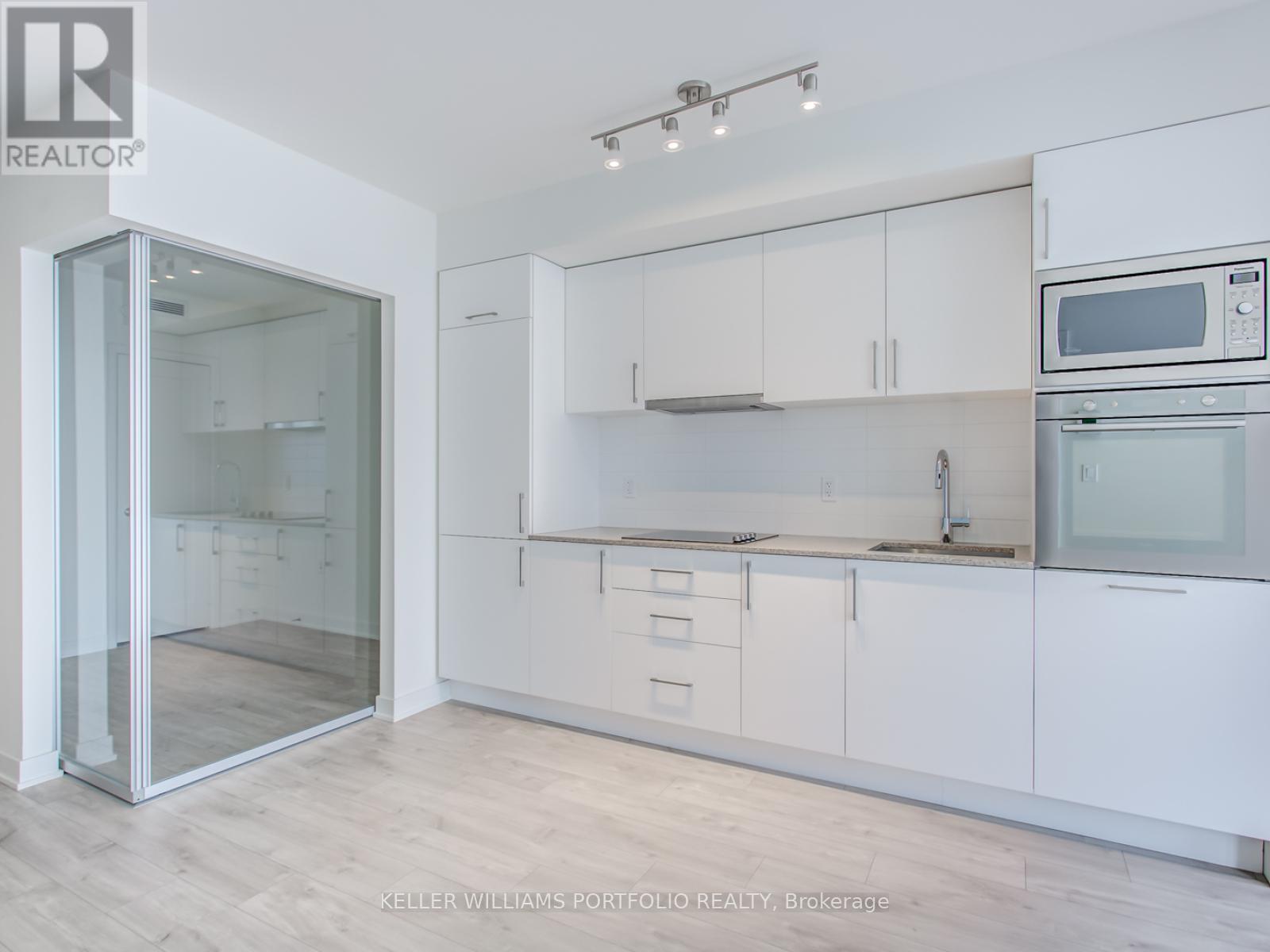Photo 13 of 503 576 Front Street W, Toronto ON