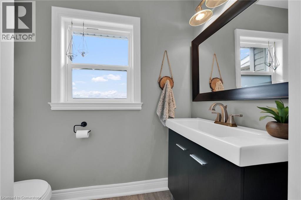 Photo 22 of 424 Second Road E, Stoney Creek ON