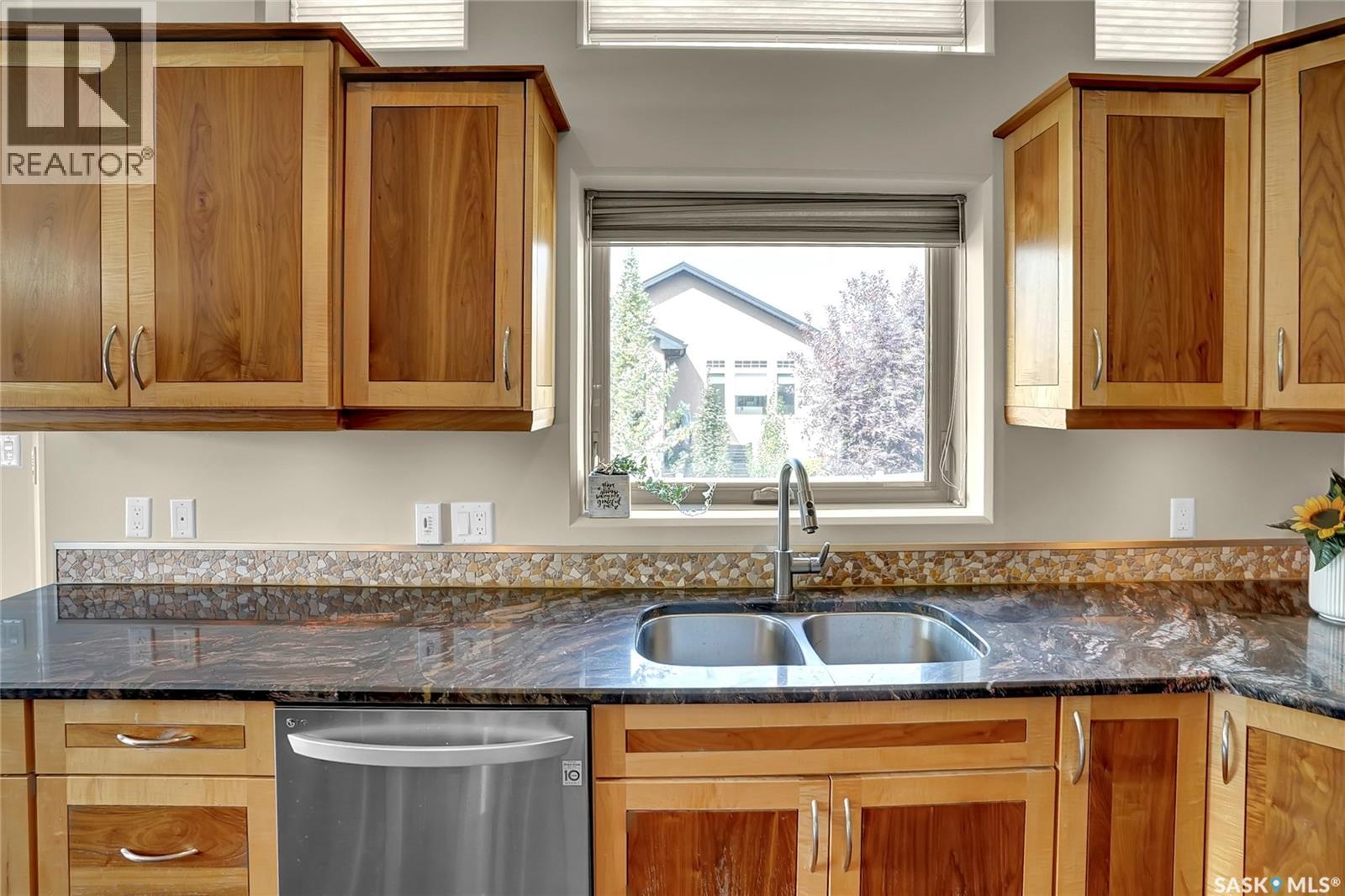 Single Family House Bi-level for Sale in  Jameson CRESCENT Regina 