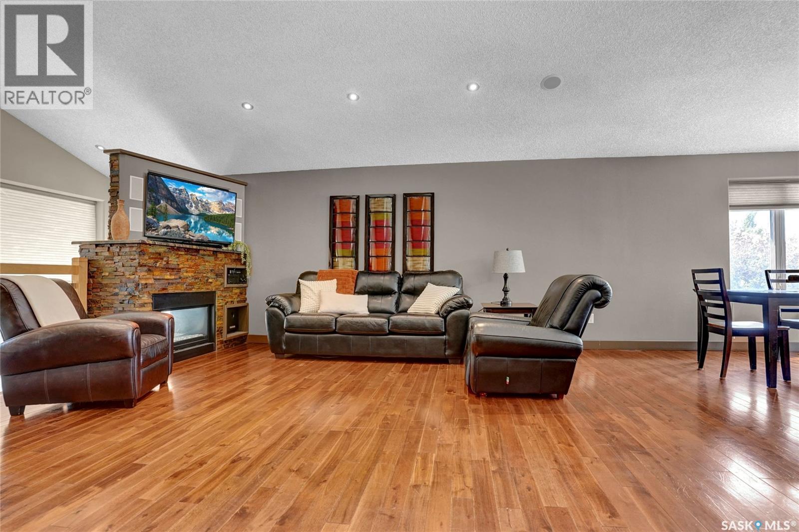 Single Family House Bi-level for Sale in  Jameson CRESCENT Regina 