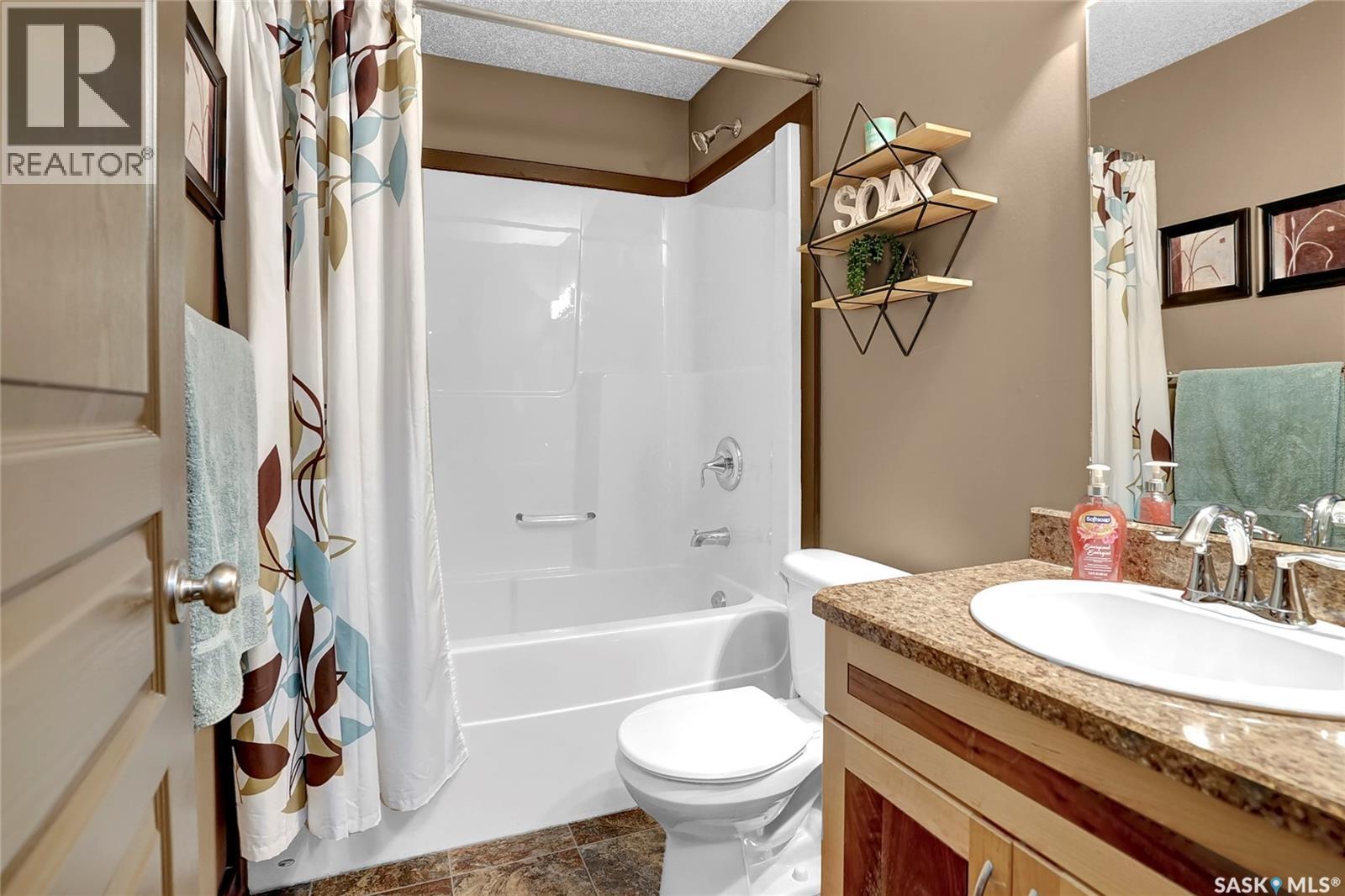 Single Family House Bi-level for Sale in  Jameson CRESCENT Regina 