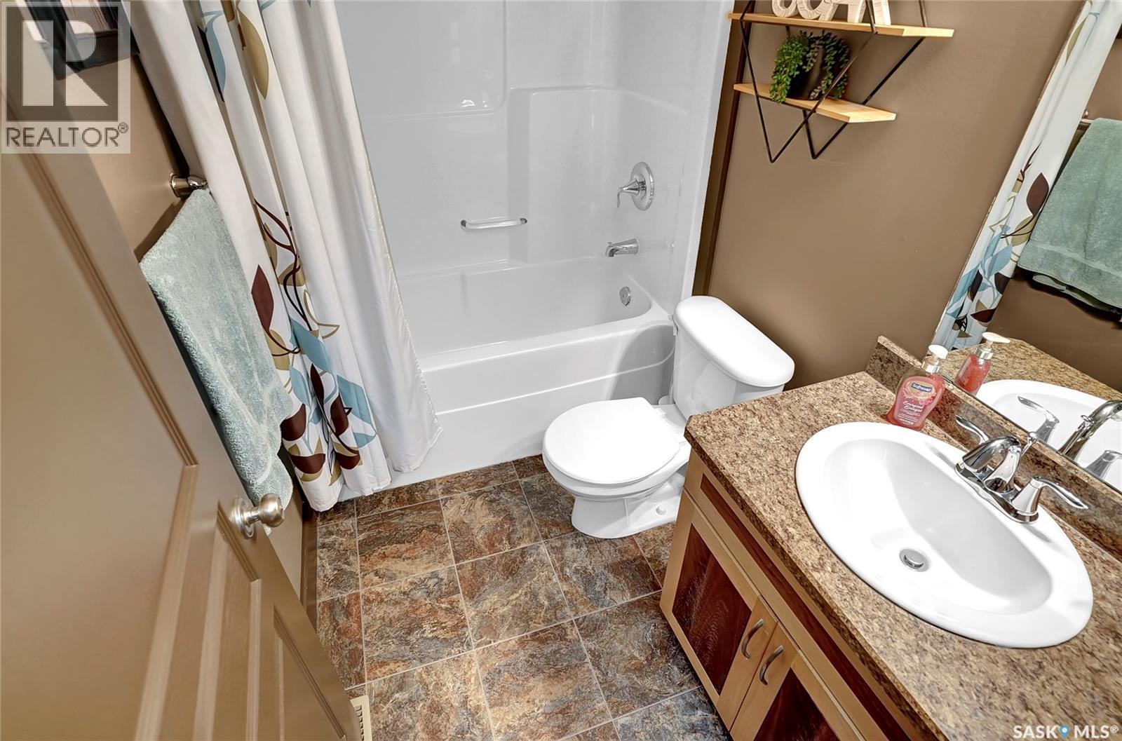Single Family House Bi-level for Sale in  Jameson CRESCENT Regina 