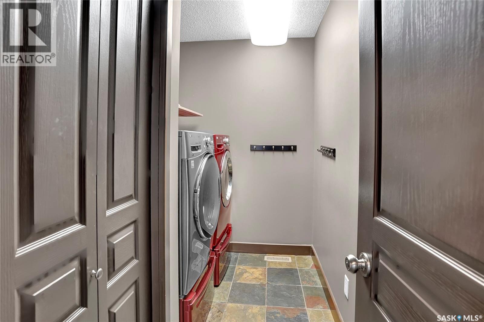 Single Family House Bi-level for Sale in  Jameson CRESCENT Regina 