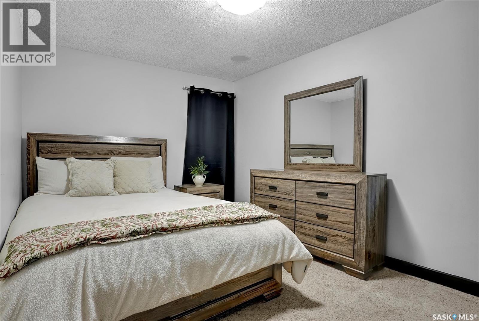 Single Family House Bi-level for Sale in  Jameson CRESCENT Regina 