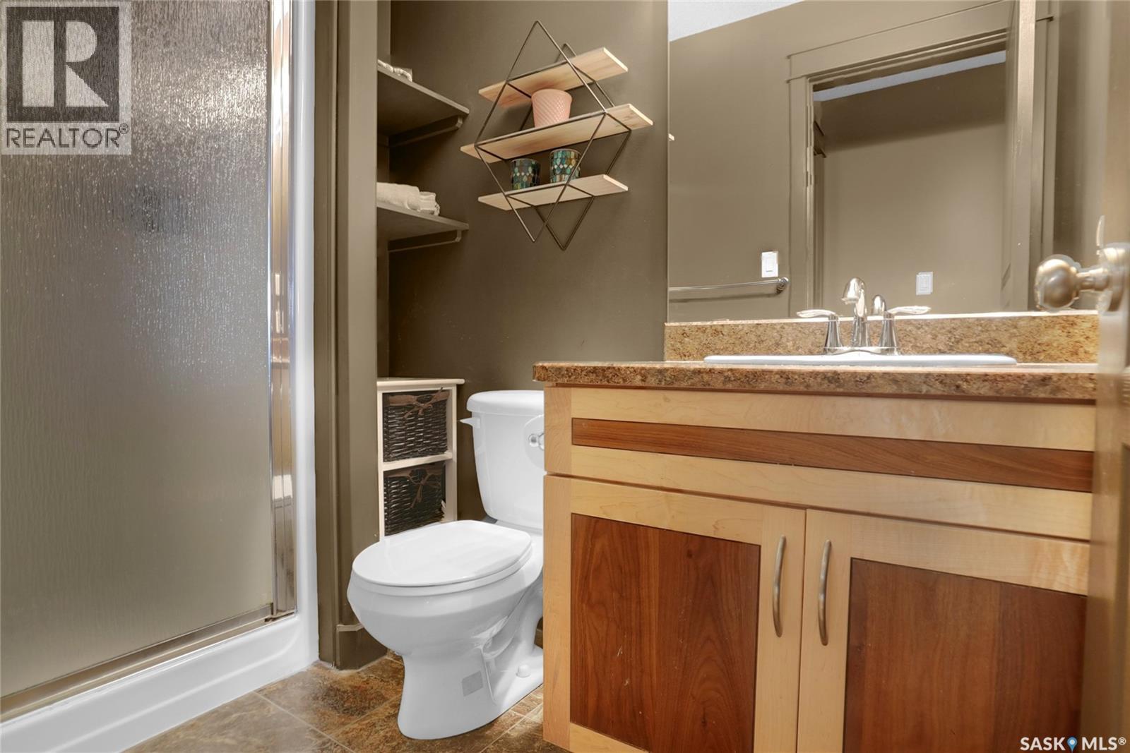 Single Family House Bi-level for Sale in  Jameson CRESCENT Regina 