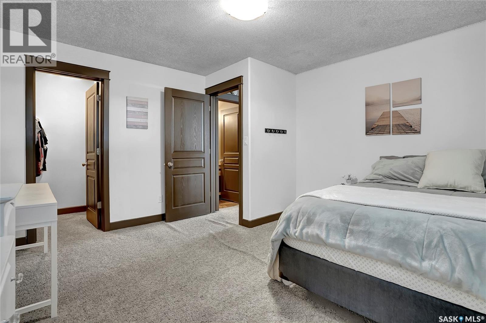Single Family House Bi-level for Sale in  Jameson CRESCENT Regina 