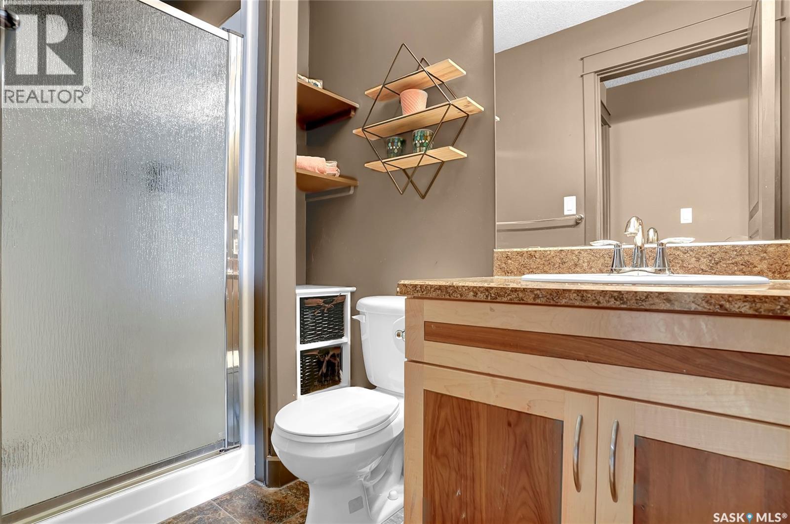 Single Family House Bi-level for Sale in  Jameson CRESCENT Regina 