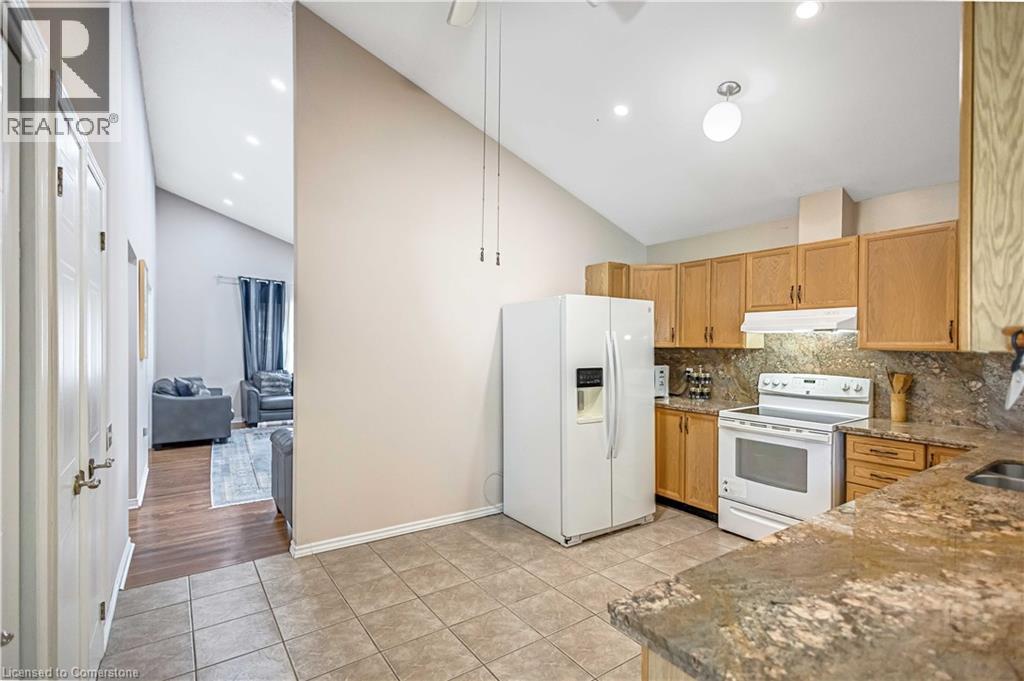 Photo 10 of 375 Silverbirch Boulevard, Hamilton ON