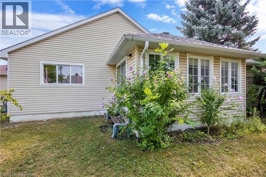 Photo 28 of 375 Silverbirch Boulevard, Hamilton ON