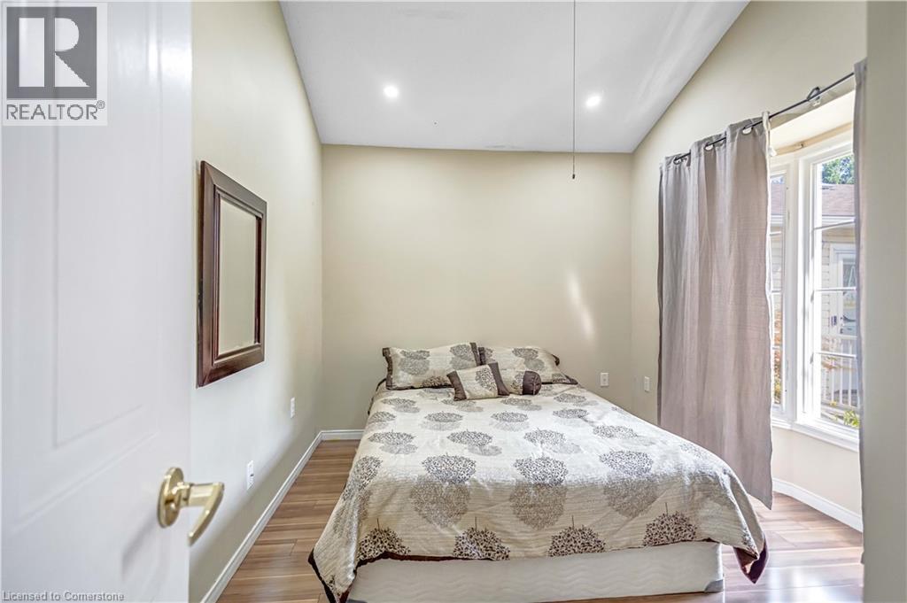 Photo 22 of 375 Silverbirch Boulevard, Hamilton ON