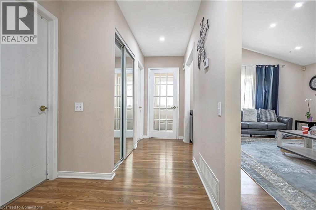 Photo 5 of 375 Silverbirch Boulevard, Hamilton ON