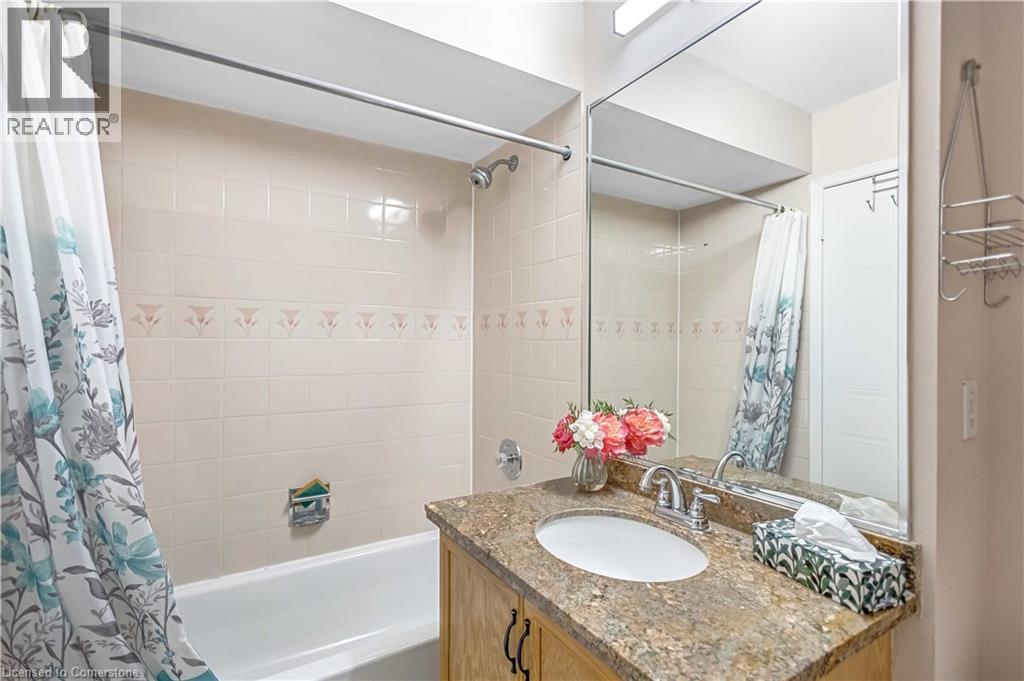Photo 25 of 375 Silverbirch Boulevard, Hamilton ON