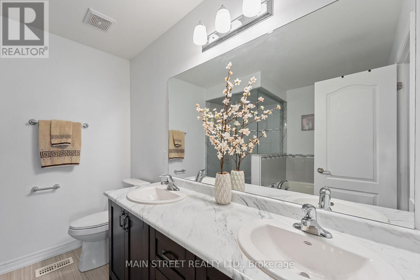 Photo 13 of 10 Prosser Crescent, Georgina ON