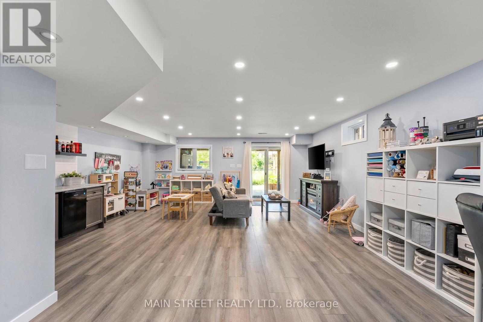Photo 17 of 10 Prosser Crescent, Georgina ON