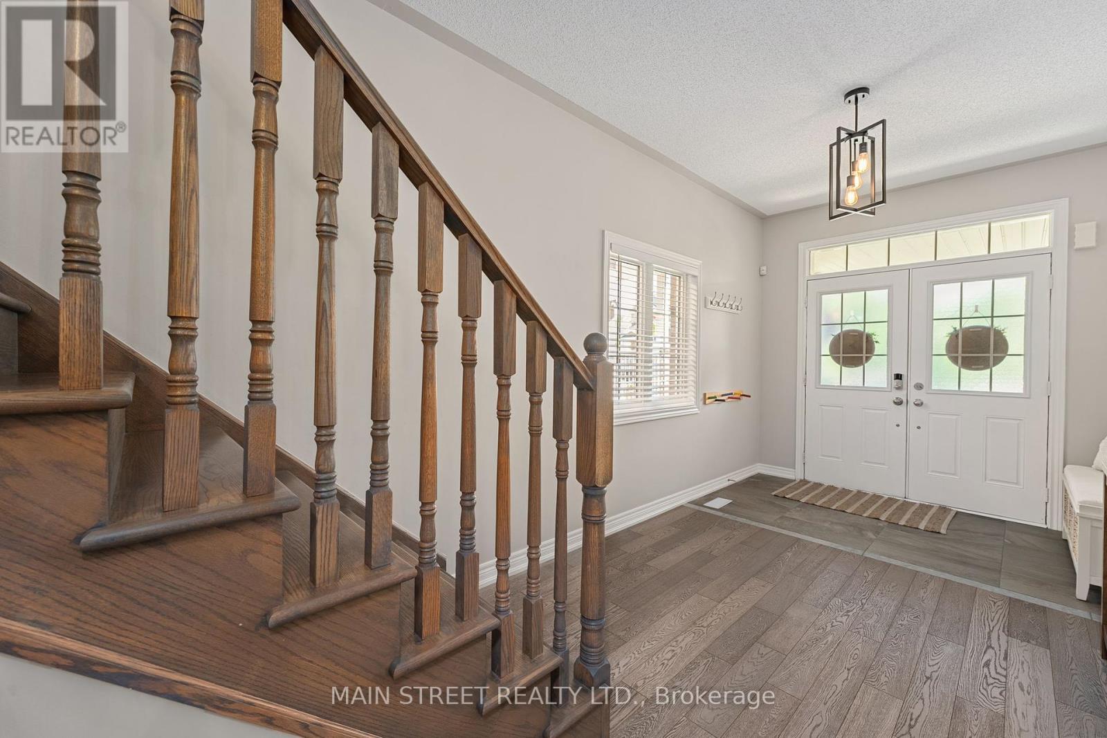 Photo 2 of 10 Prosser Crescent, Georgina ON
