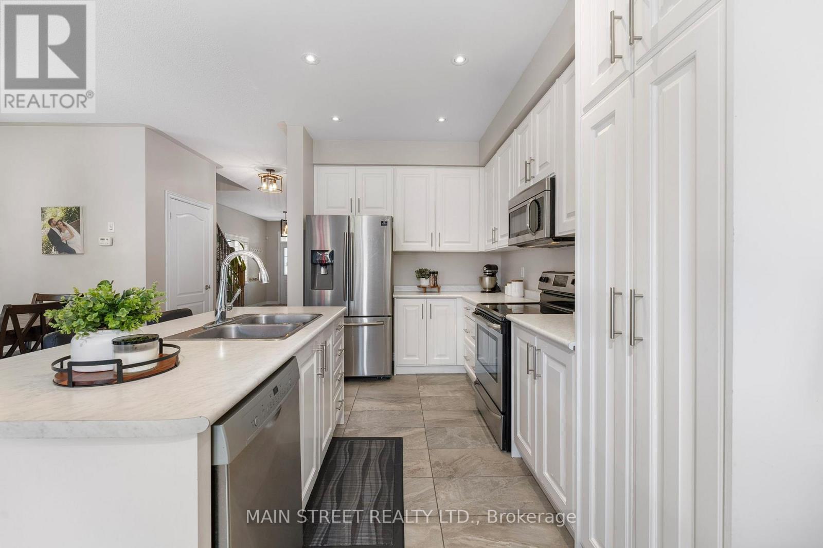 Photo 6 of 10 Prosser Crescent, Georgina ON