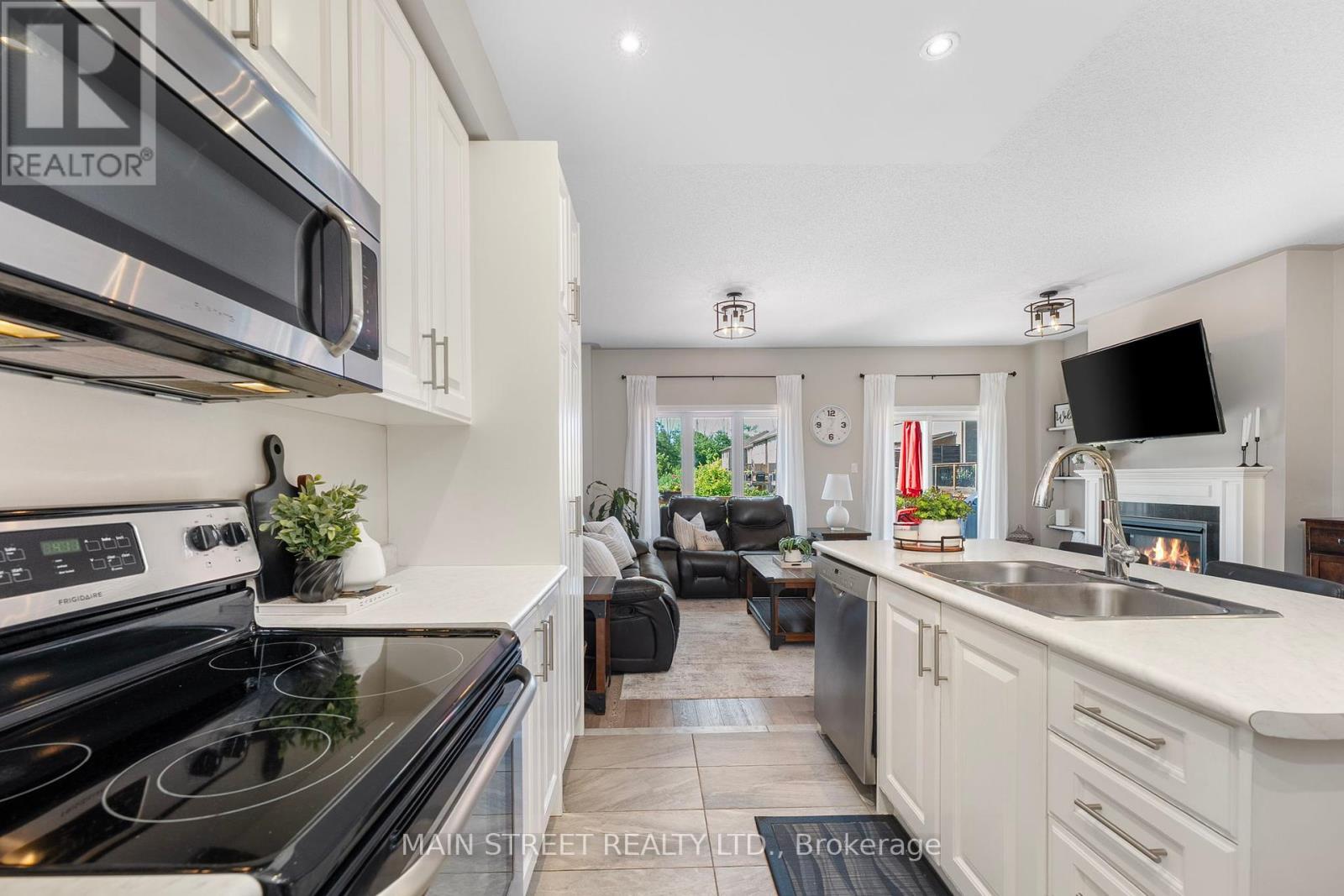 Photo 7 of 10 Prosser Crescent, Georgina ON
