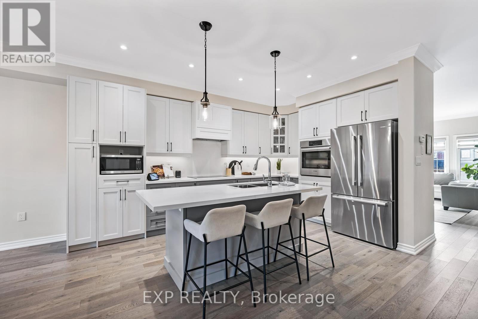 Photo 10 of 9 Gord Matthews Way, Uxbridge ON