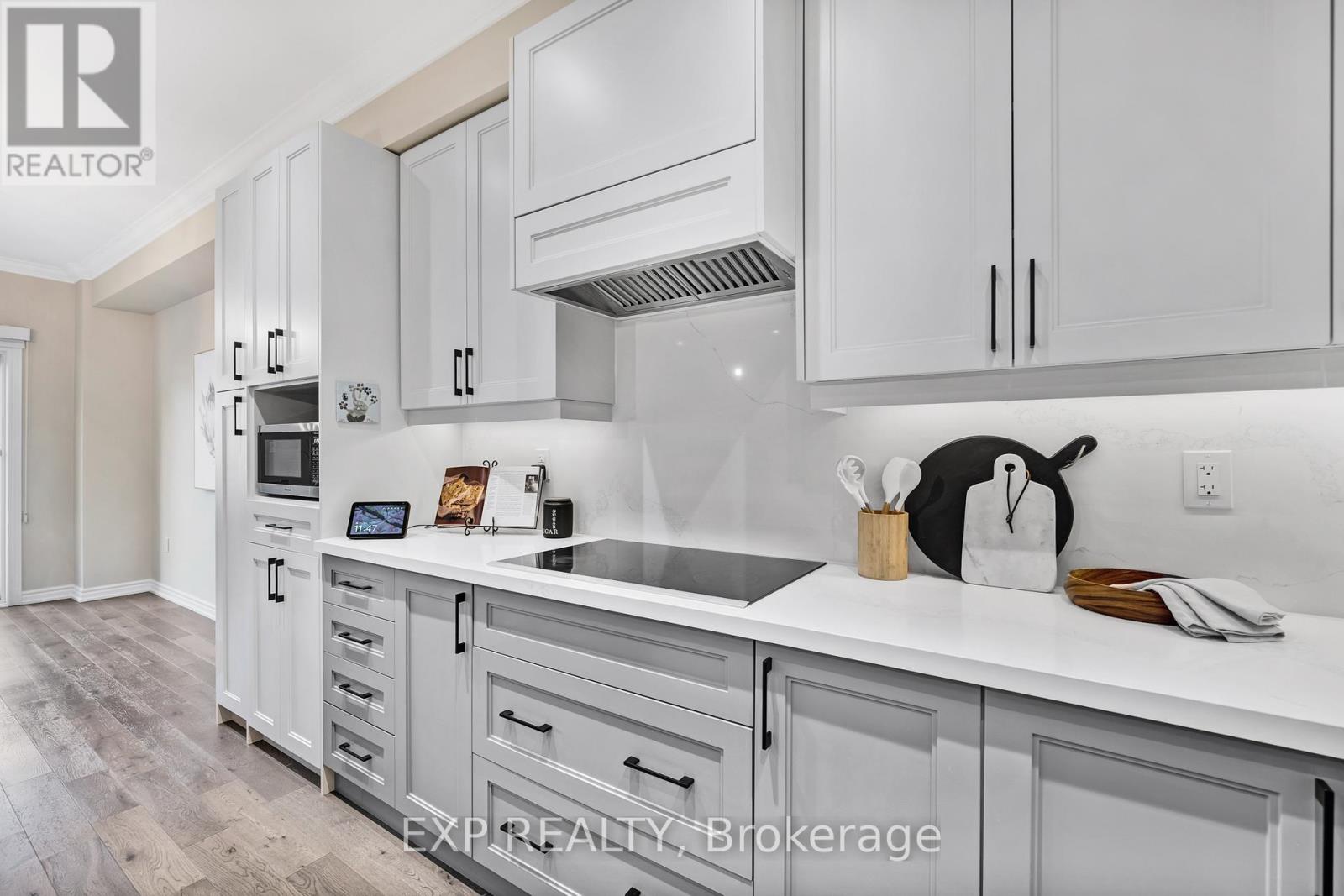 Photo 13 of 9 Gord Matthews Way, Uxbridge ON